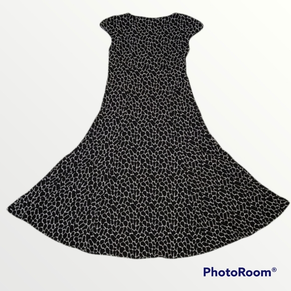 Vintage Black and White V Neck Swing Dress - Picture 3 of 3